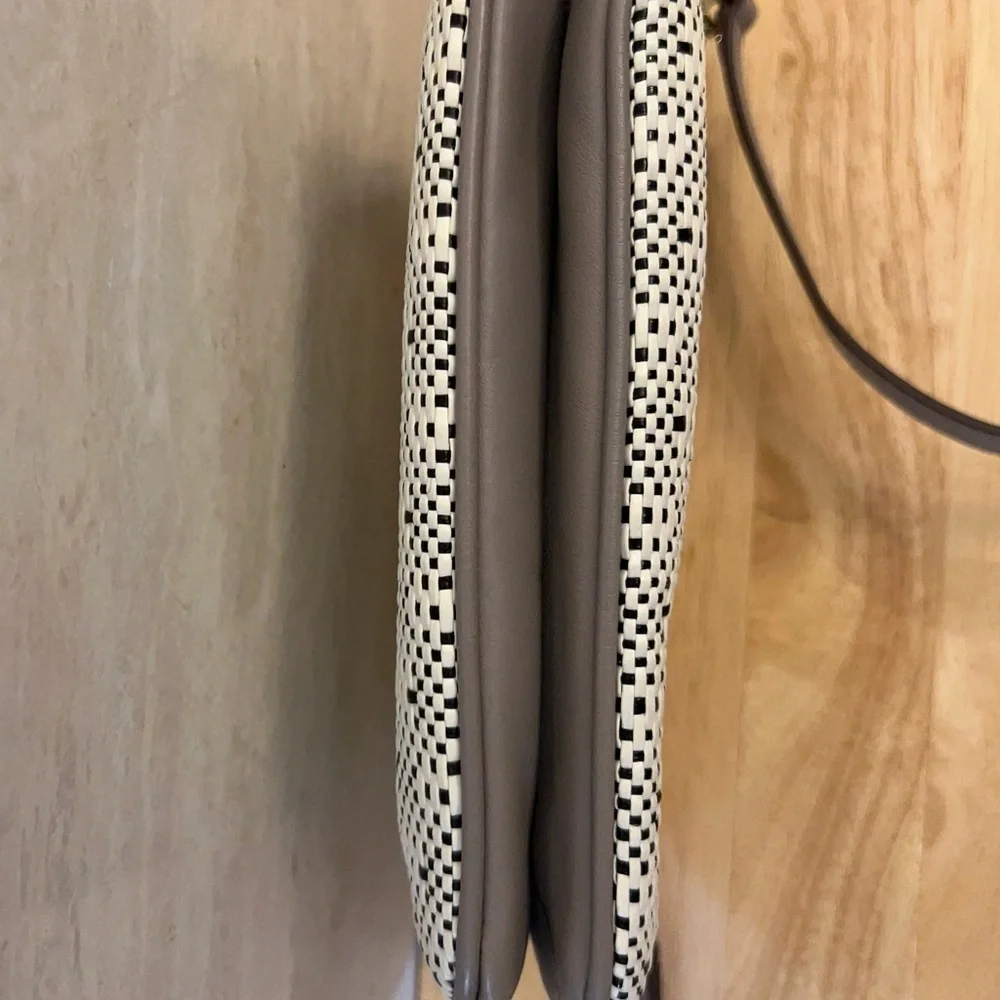 Fossil Elegant Cow-Hide  Leather Crossbody Bag